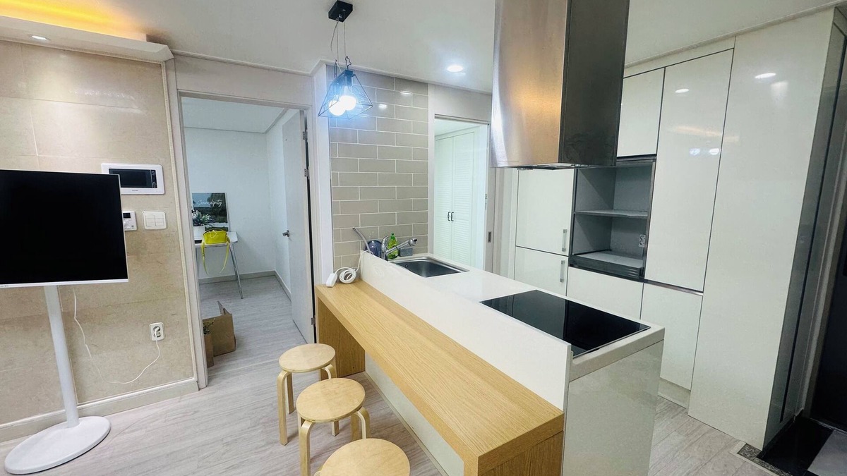 Songpa Apartment | Pause Moment: Your Fully Equipped Seoul Stay - Rooftop View of Lotte Tower