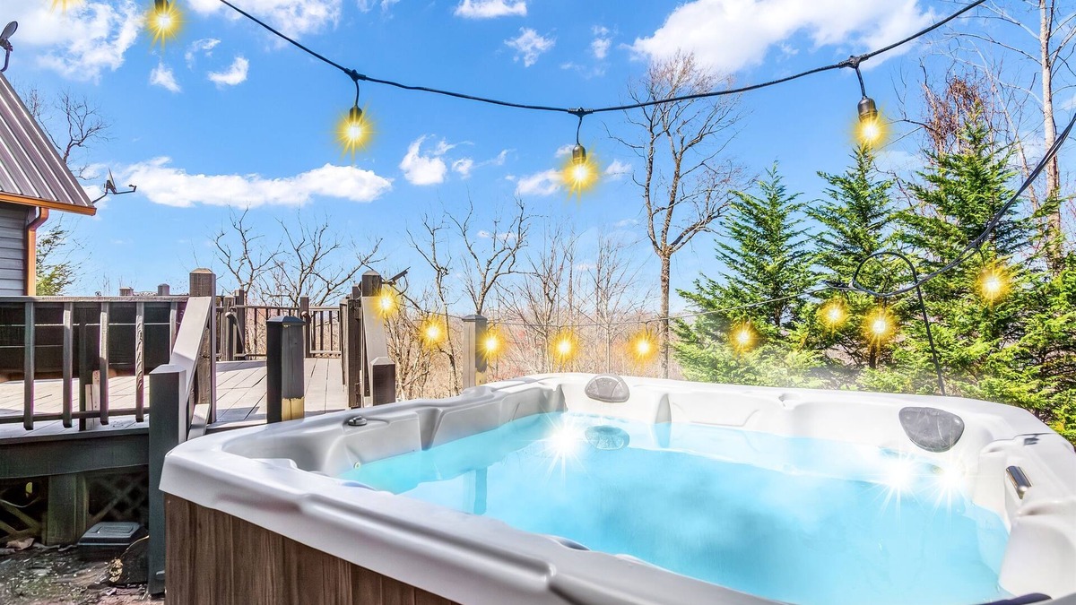 Ridges Over the Lake Ski Chalet | Paved Roads, Pickleball, Killer Views of Lake, Hot Tub