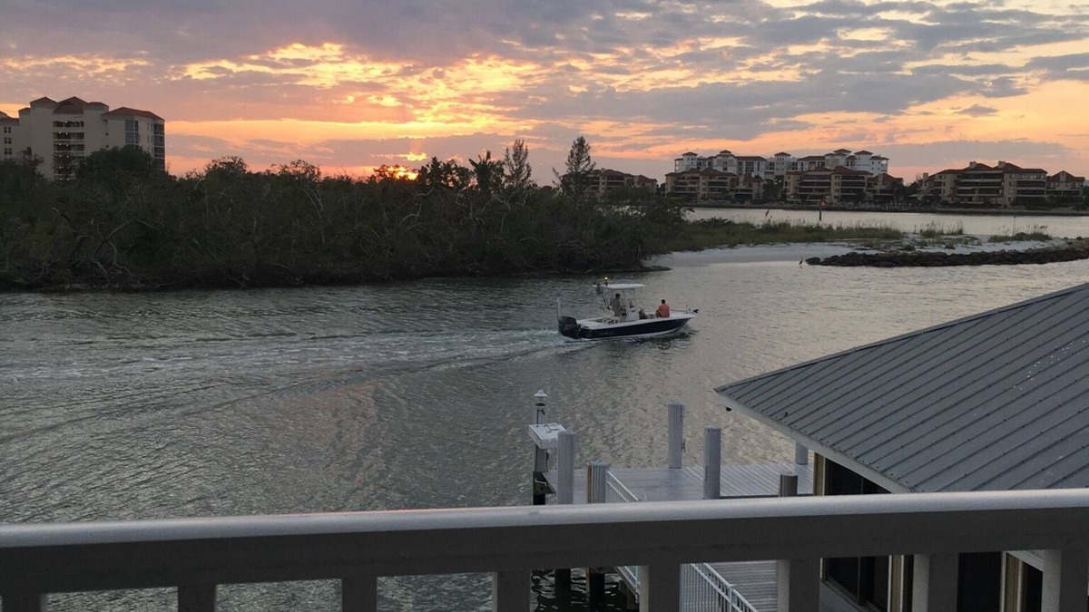 Marco Island Condo | Pavillion Club Condo with dock and pool on the Gulf. Discount on extended stays