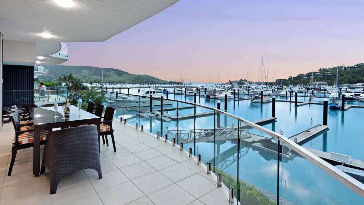 Hamilton Island Apartment | Pavillions 3 Hamilton Island - oceanviews, golf buggy and transfers