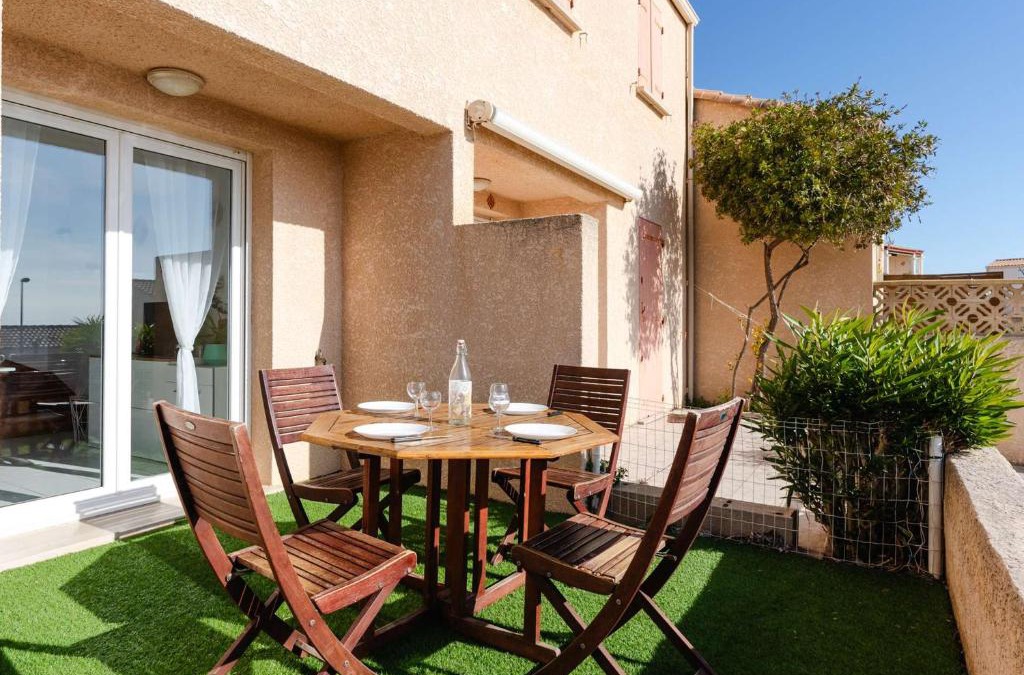 Saint-Pierre-la-Mer Villa | Pavillon 3 pièces avec vue mer, piscine et terrasse, animaux admis - FR-1-409-278