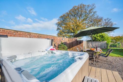 Porthyrhyd House | Paxton View Barn - Llanddarog