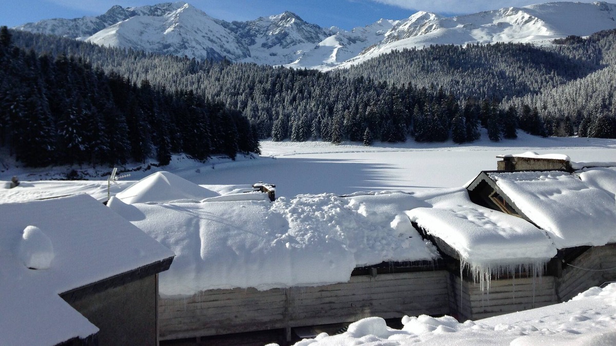 Campan Cottage | PAYOLLE mountain chalet near the Hautes-Pyrenees lake, possible 14 people (2 lodgings)