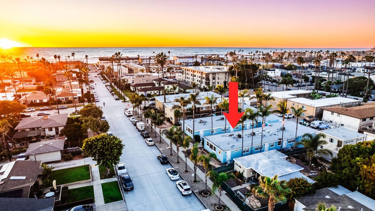 Crown Point Apartment | PB Coastal Gem - 2Bedroom - Steps2Beach with A/C