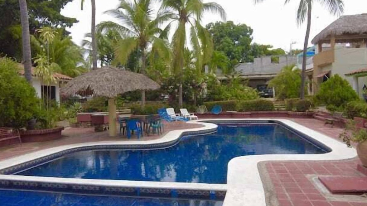 Centro House | PB2 Steps from Playa Manzanillo with King Size Bed