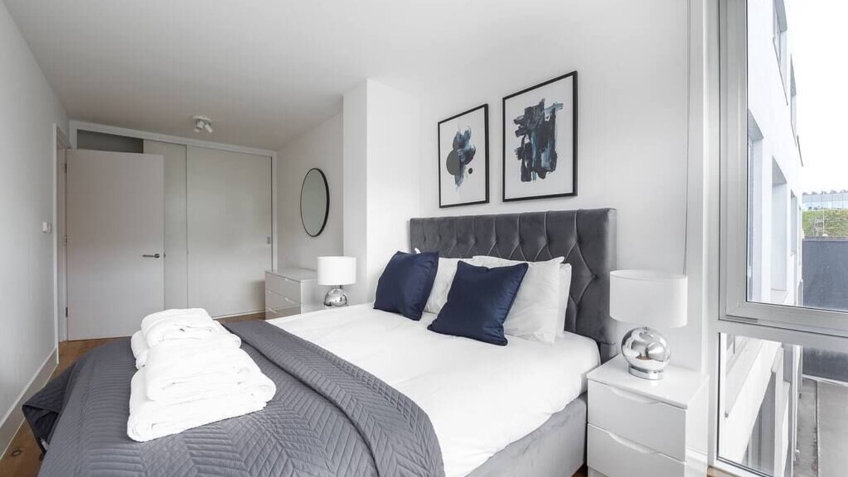 Camden Town with Primrose Hill Apartment | PBC | One Bedroom Apartment with Balcony JT4