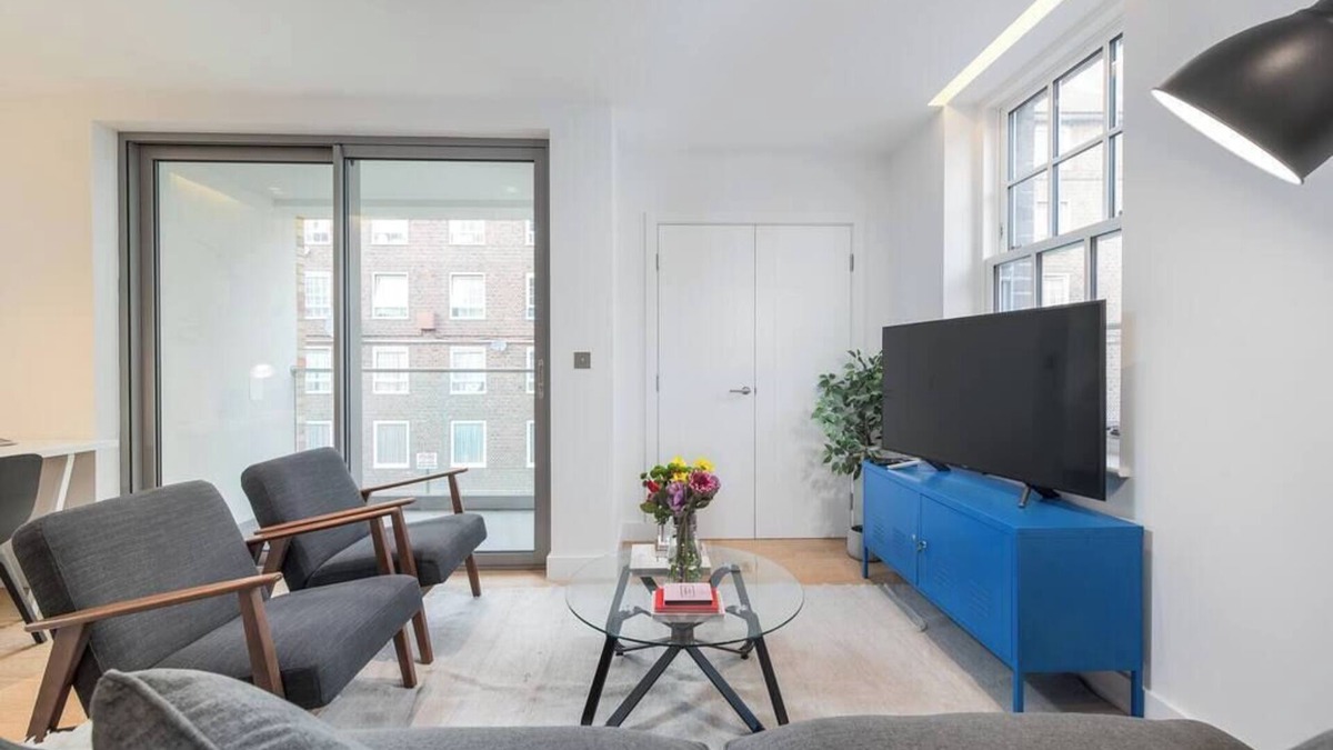 Norland Apartment | PBC | Two Bedroom Apartment with Balcony