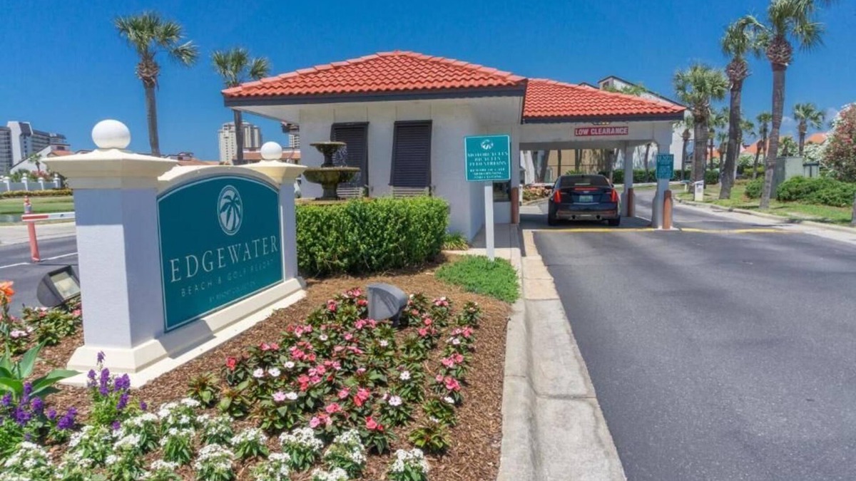 Panama City Beach Hotel | PCB Edgewater Resort Villa 2-bedroom Sleeps 8 with WiFi & A/C. Newly remodeled