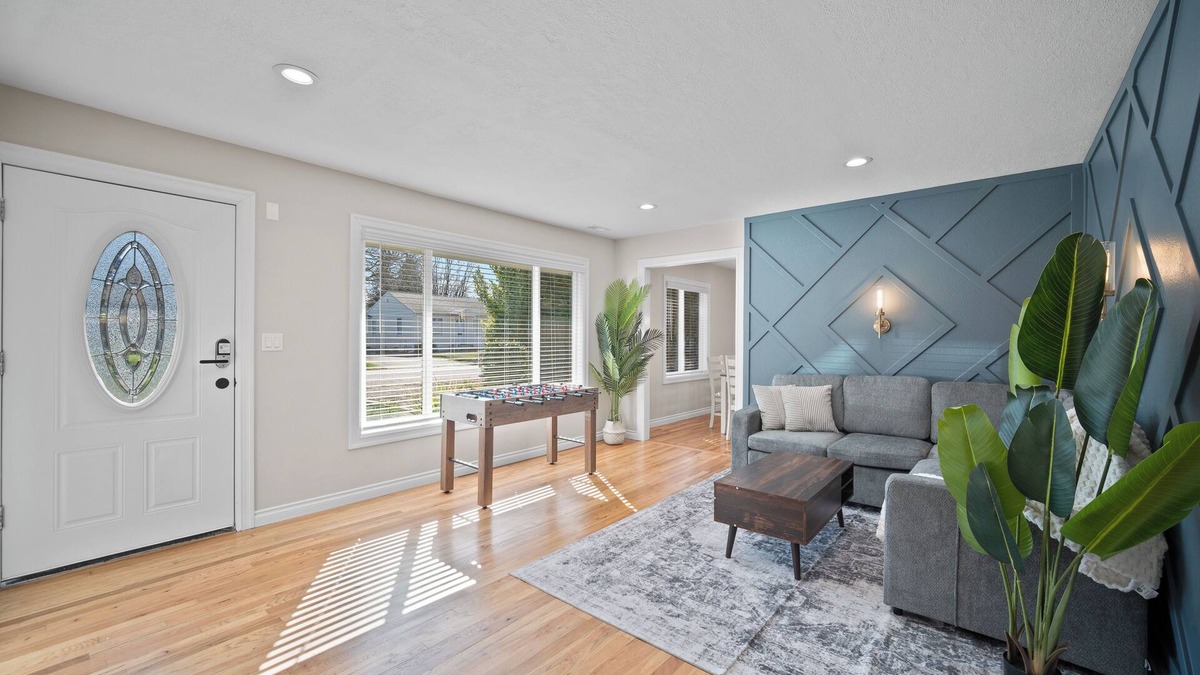 Madison South House | PDX Stay w/BBQ, Firepit & Pool Table