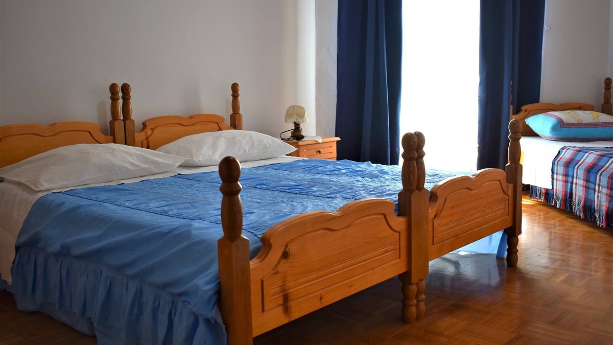 Dobropoljana Apartment | Peaceful Apartment in Dobropoljana with Balcony