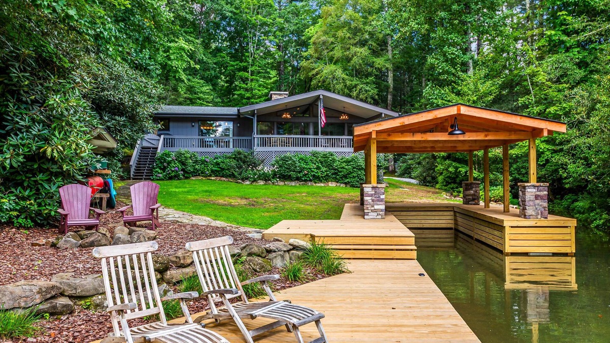 Lake Toxaway House | Peace and Seclusion - at Pair-A-Dice Cove in Beautiful Lake Toxaway.