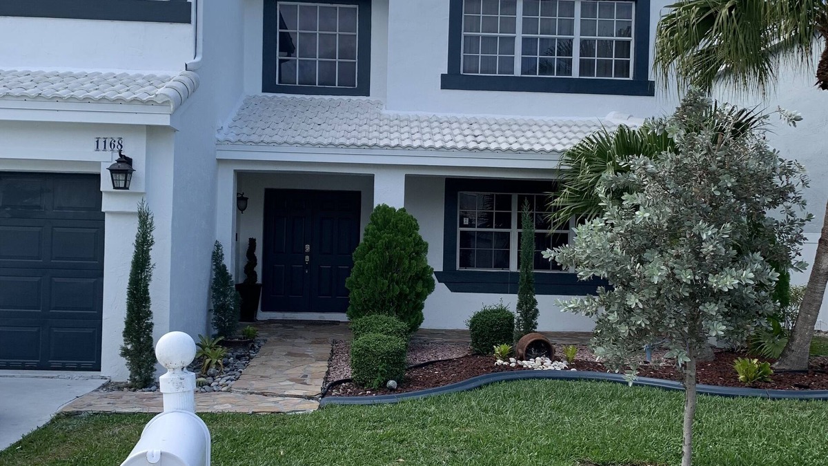Pembroke Pines House | Peace and tranquility awaits! 4 bedrooms/3 bathrooms with pool!