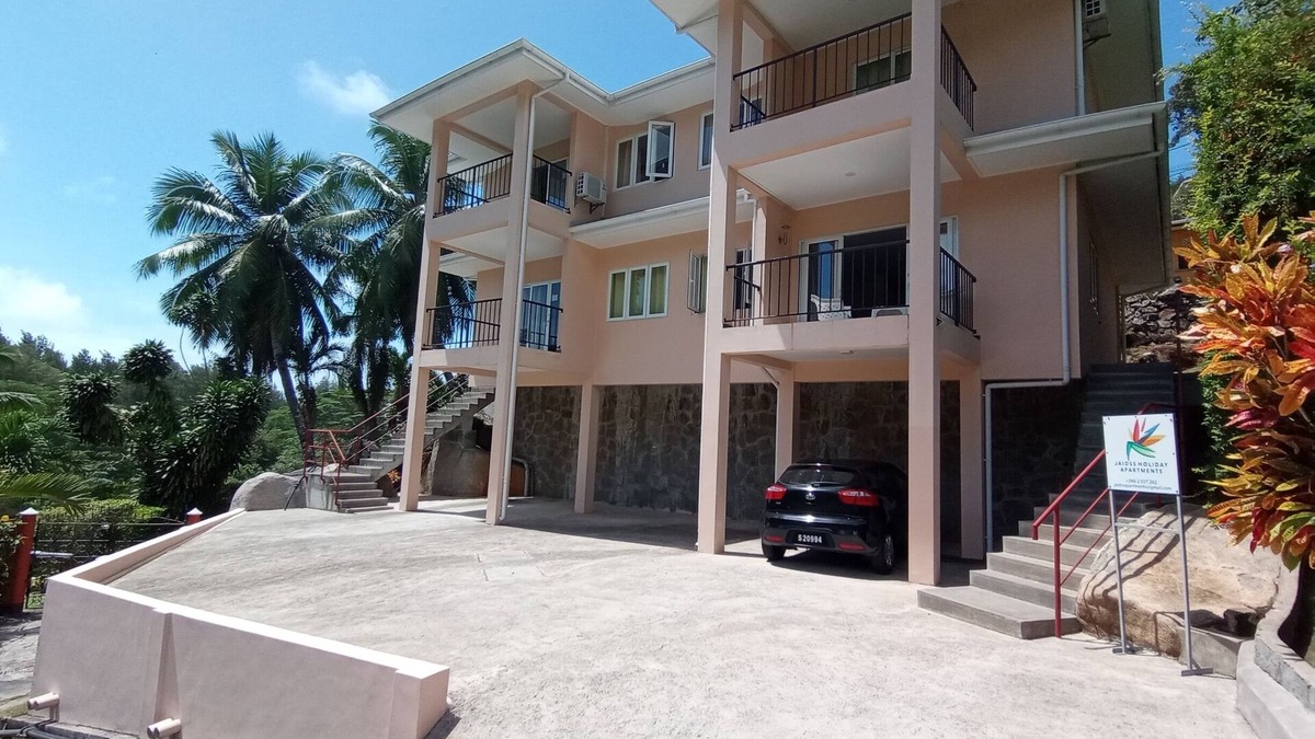 Anse aux Pins Apartment | Peace in Paradise with mountain views and 5 minutes walk to the beach