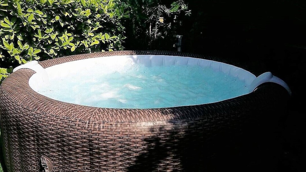 Boujan-sur-Libron Villa | PEACE OF MIND ASSURED. COMFORT, COCOONING ATMOSPHERE, JACUZZI, LARGE GARDEN......