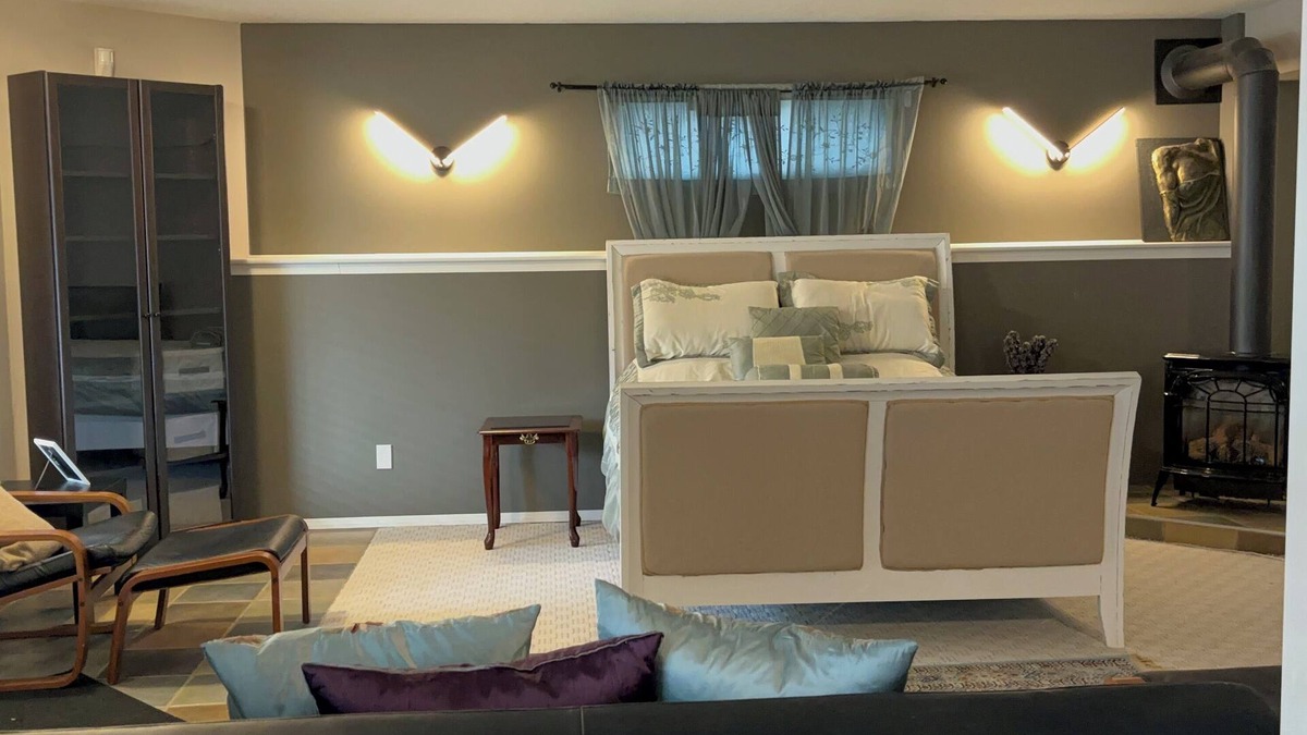 Signal Hill Apartment | Peace of mind property is a Studio with separate entrance and wet bar
