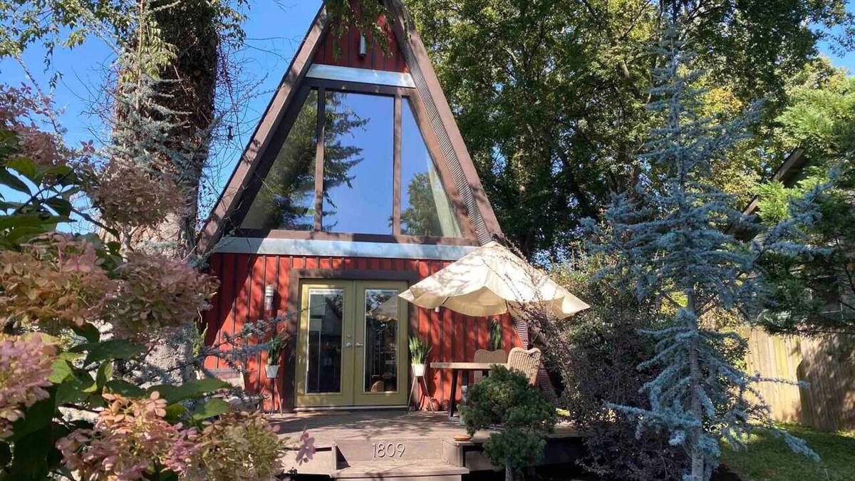 Shelby Hills House | Peace Teepee - Walk to Shelby Park & local shops!