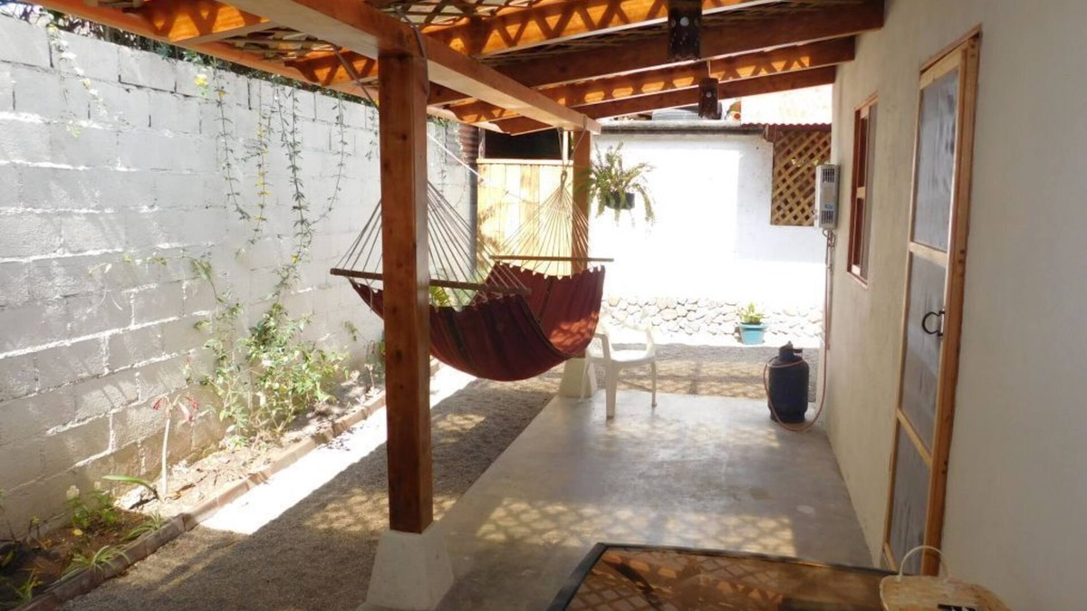 Panajachel Cottage | Peaceful, 1-Bed Casita with Small Yard in Pana - Max. 2 pax