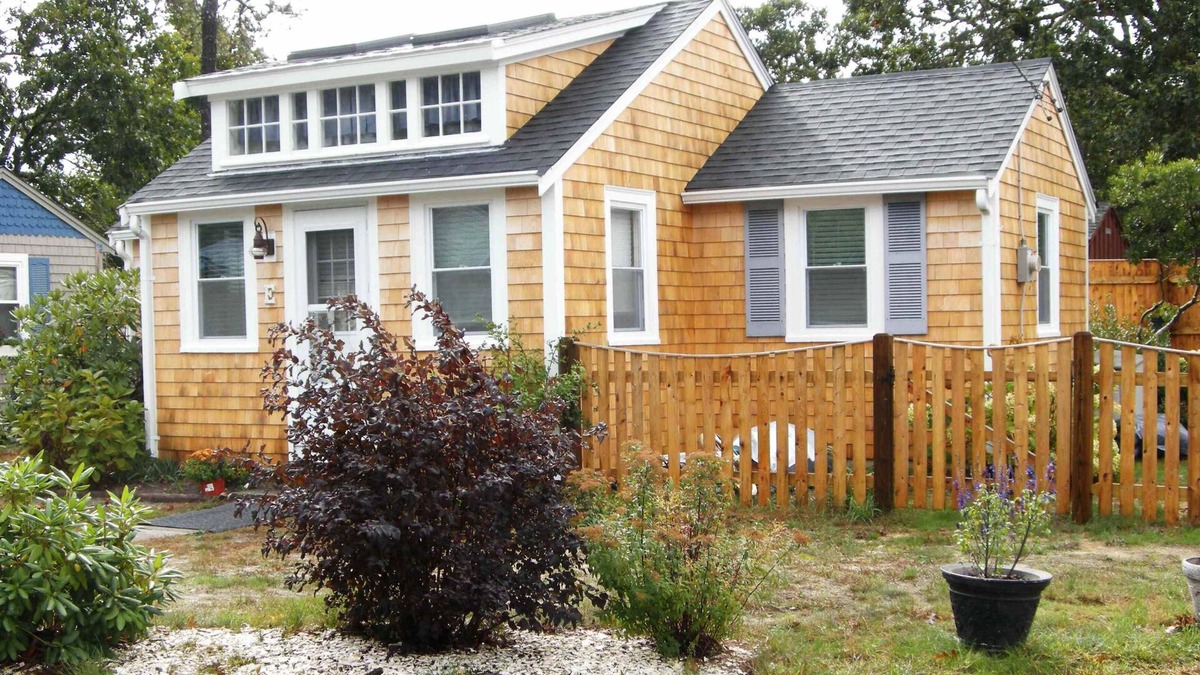 Dennis Port Cottage | Peaceful 2 Bdrm Cottage WiFi A/C Ingrd Pool & Walk To Beach!