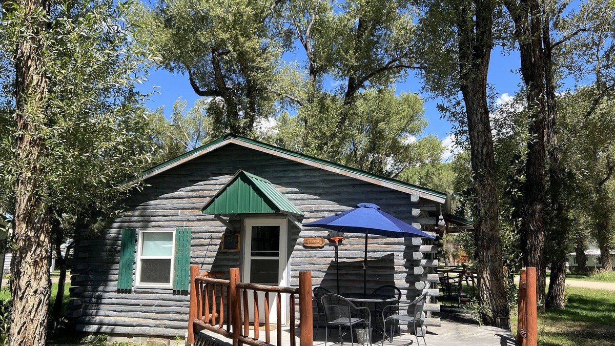 Riverside Cabin | Peaceful 2-Bedroom Cabin at Buffalo Point | Firepit, Deck & Nature