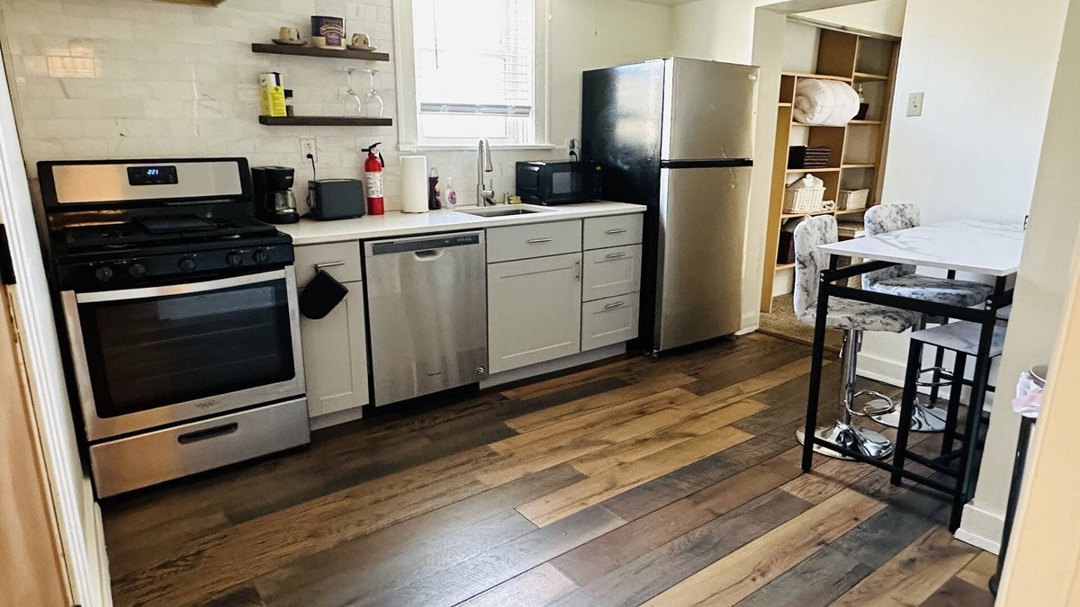 Homestead Apartment | Peaceful 2 beds near Pittsburgh!