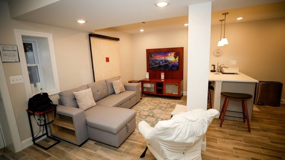 Northwest Apartment | Peaceful 2BR/2BA Retreat Near Downtown DC. Sleeps 5. Walk to bus stop or Metro.