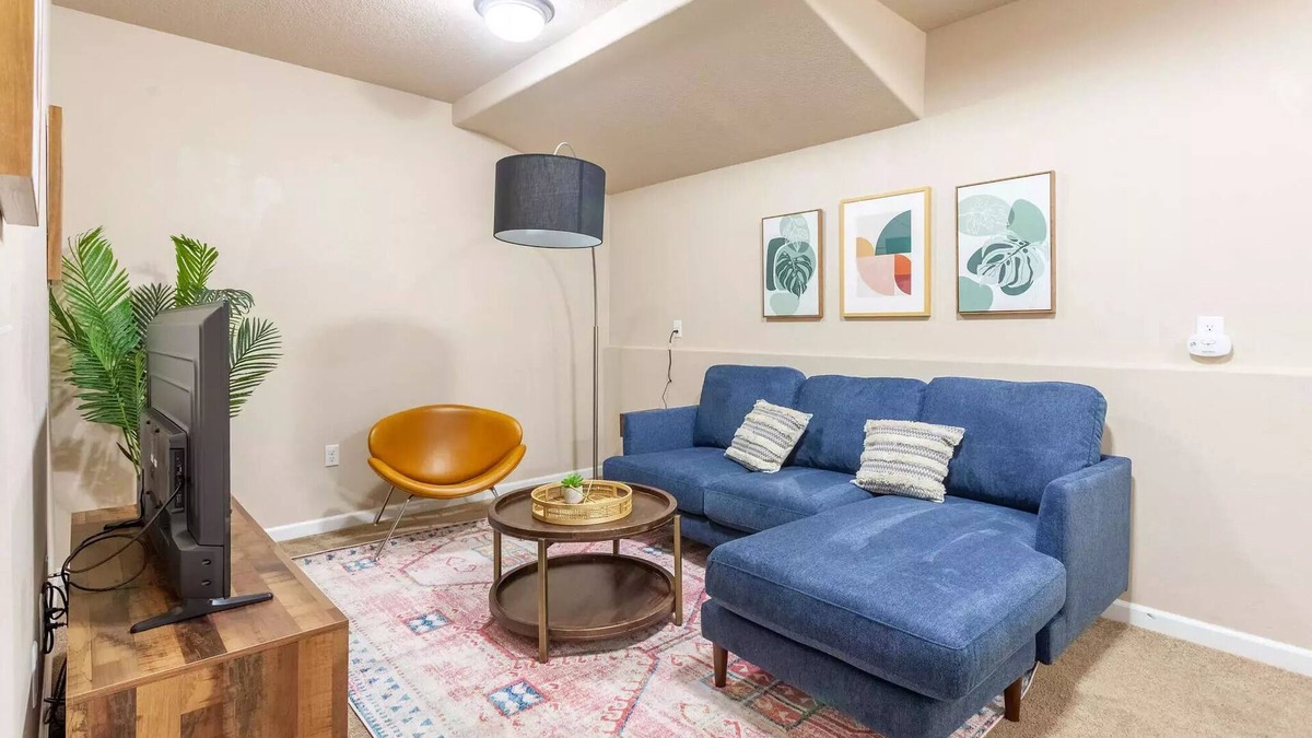 Five Oaks House | Peaceful 3-BDR townhome with WiFi, AC in Beaverton - 24 Hour Self Check in