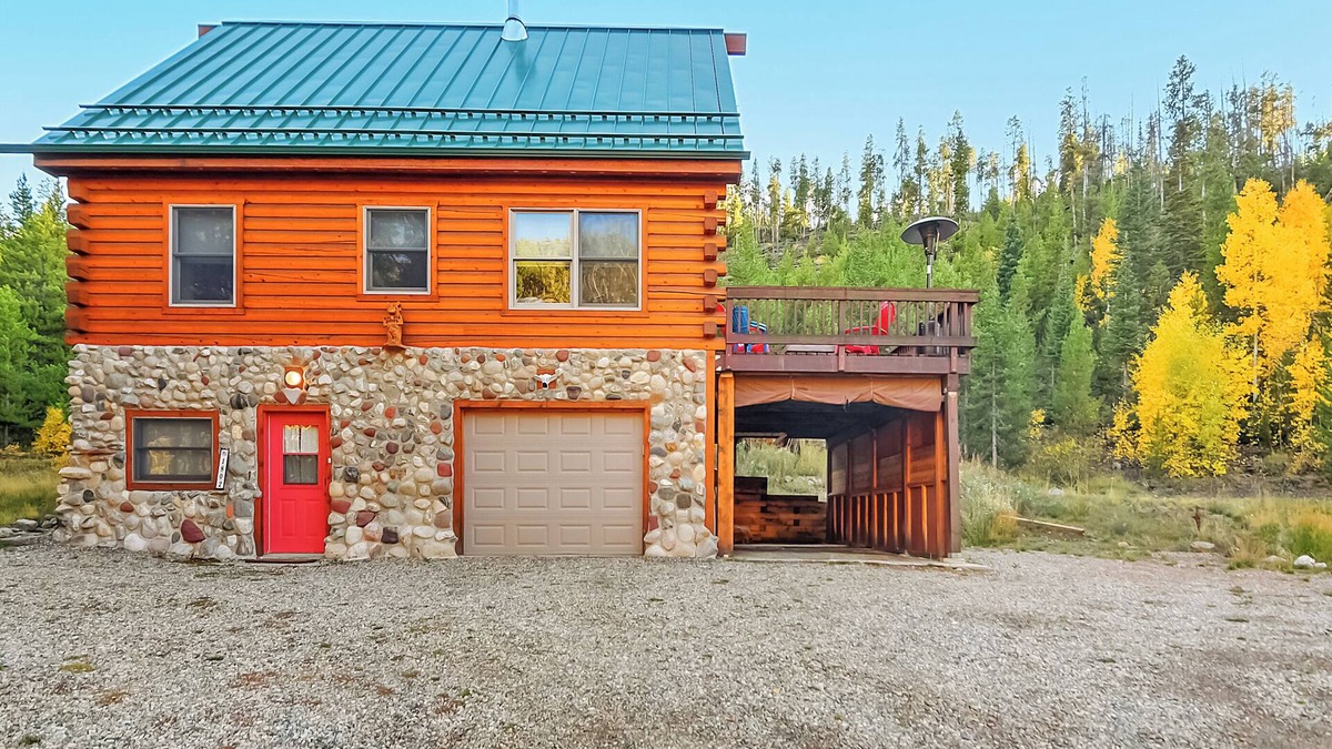 Granby Cabin | Peaceful 3-bedroom cabin 20 minutes to Winter Park Resort - hot tub, EV charger
