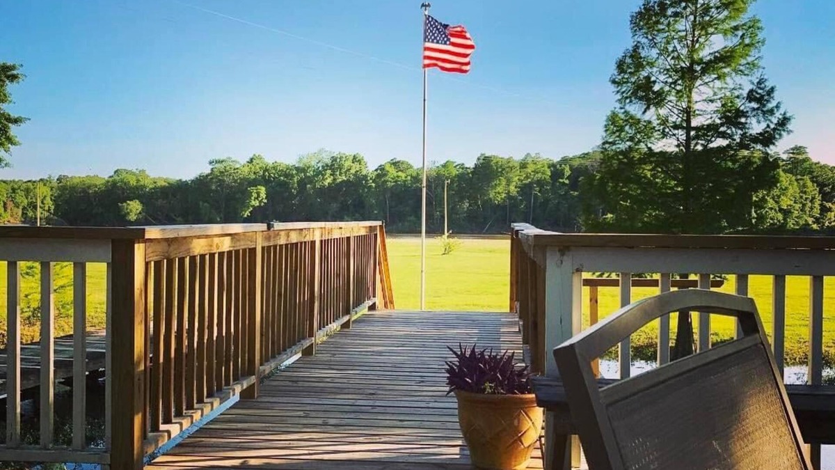 Vancleave House | Peaceful 3-bedroom river camp on the Pascagoula River with Private sandbar!