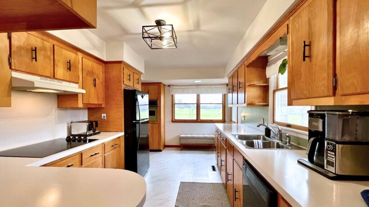 Fort Valley House | Peaceful 3-bedroom creek access house in Fort Valley with mountain views
