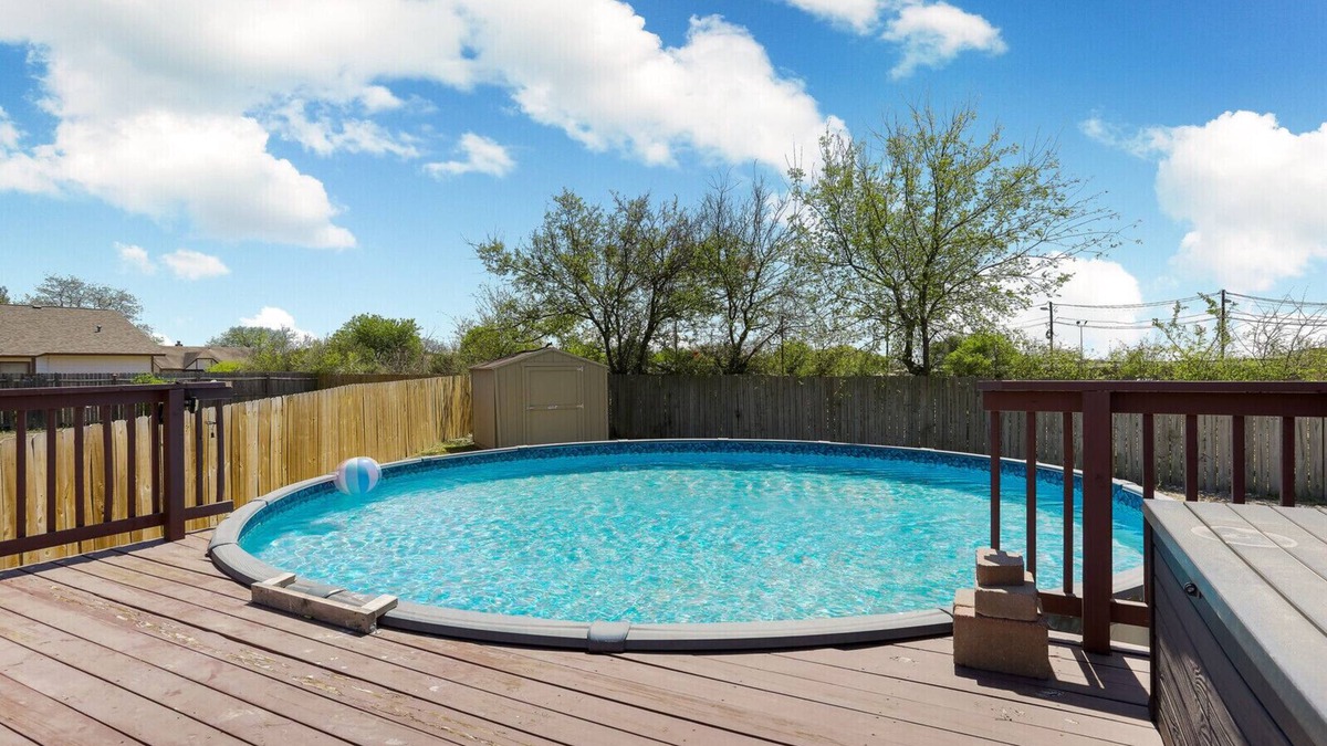 Heritage House | Peaceful 3bd 2 bath home near Sea World & BMT with pool
