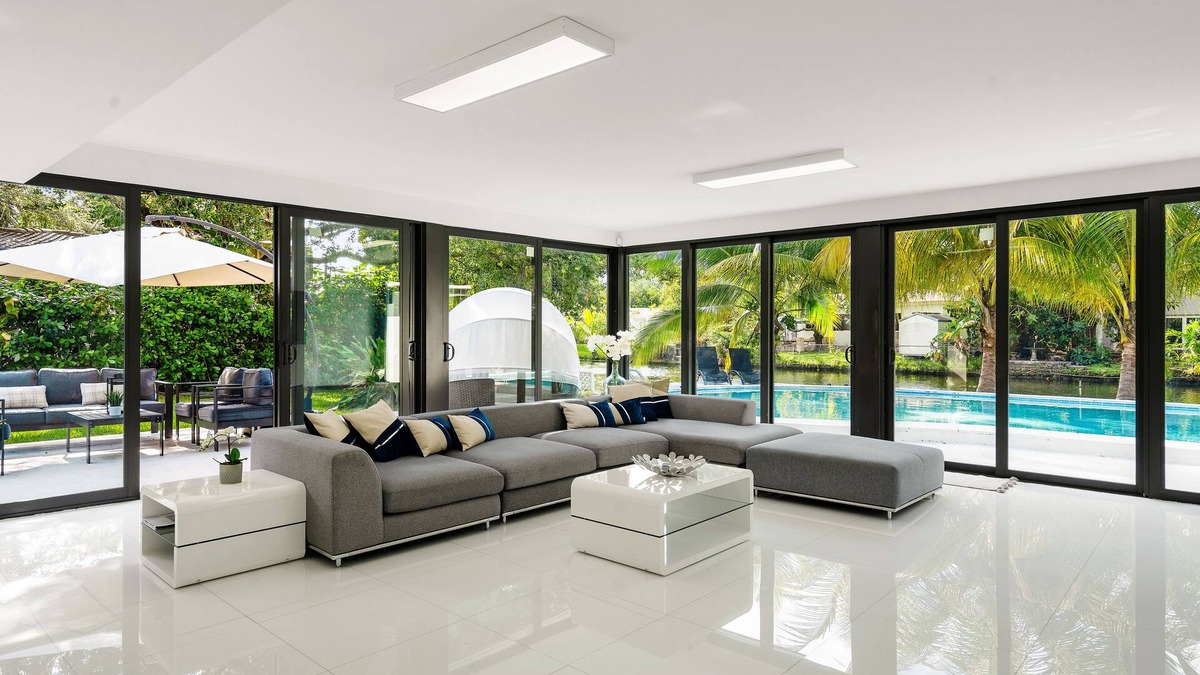El Portal House | Peaceful 3BD Family House With Pool