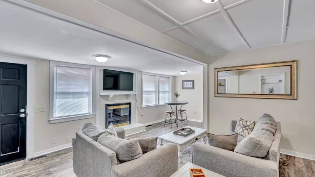 Raleigh House | Peaceful 3BR Farmhouse Dog-Friendly Yard & Near Downtown Raleigh