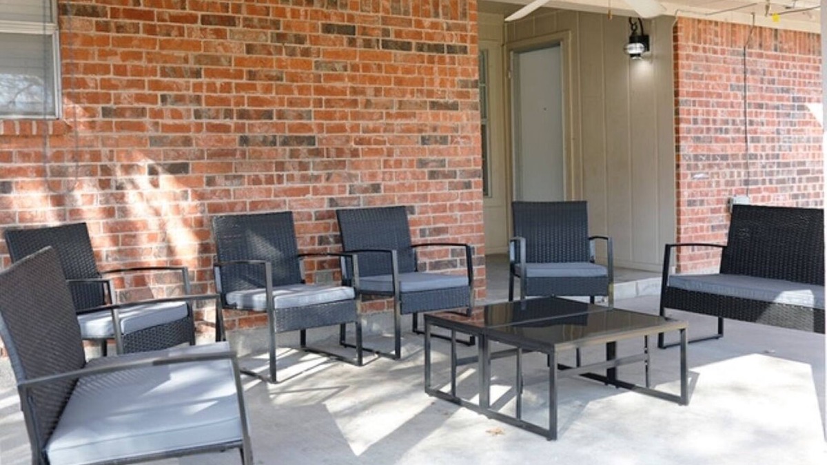 Weatherford House | Peaceful 4 Bedroom - Sleeps 12 - Hospital District