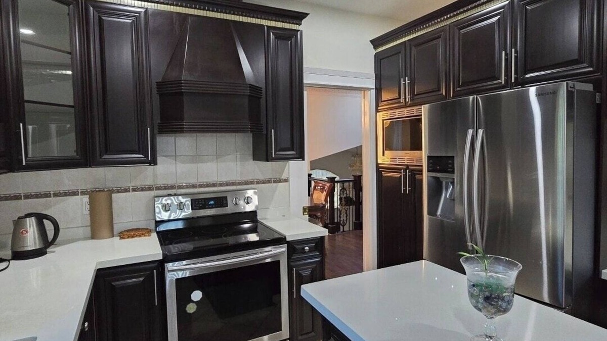 Newton House | Peaceful 5-bedroom House with WiFi in Surrey Central