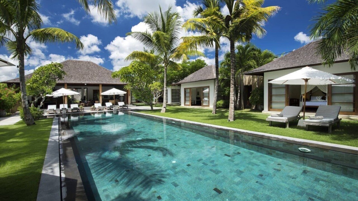 Dyanapura Villa | Peaceful, 7BR Villa for Group in Seminyak Area