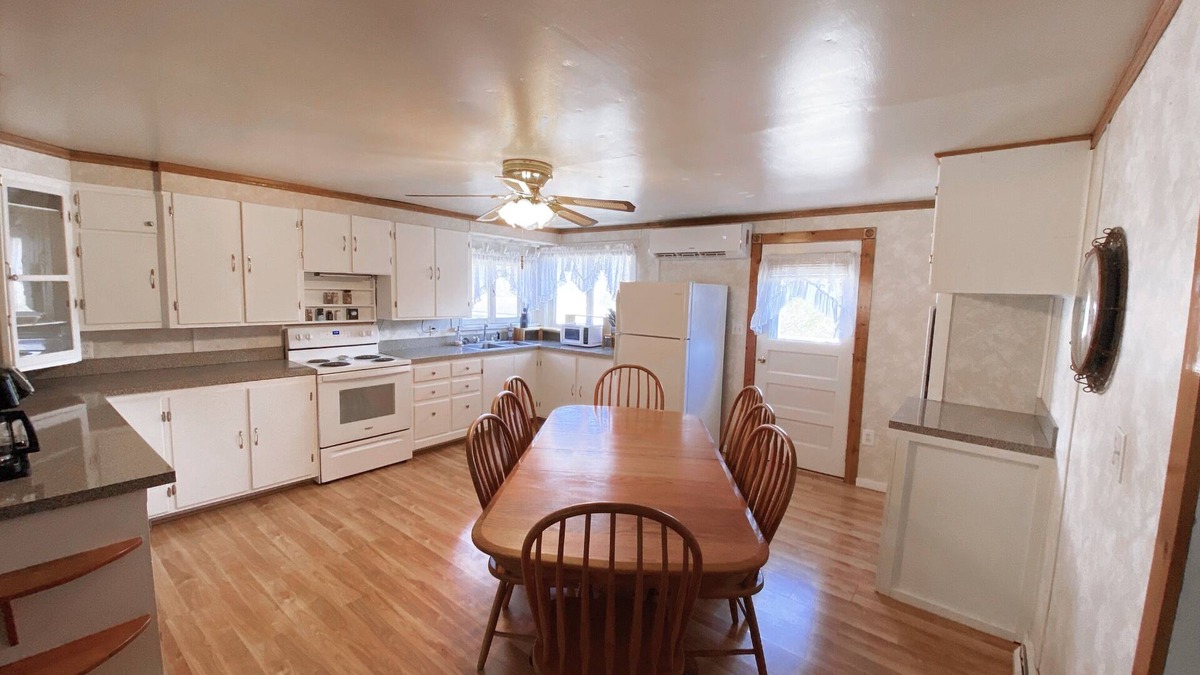 Huntingdon House | Peaceful Acres – Minutes to Raystown Lake