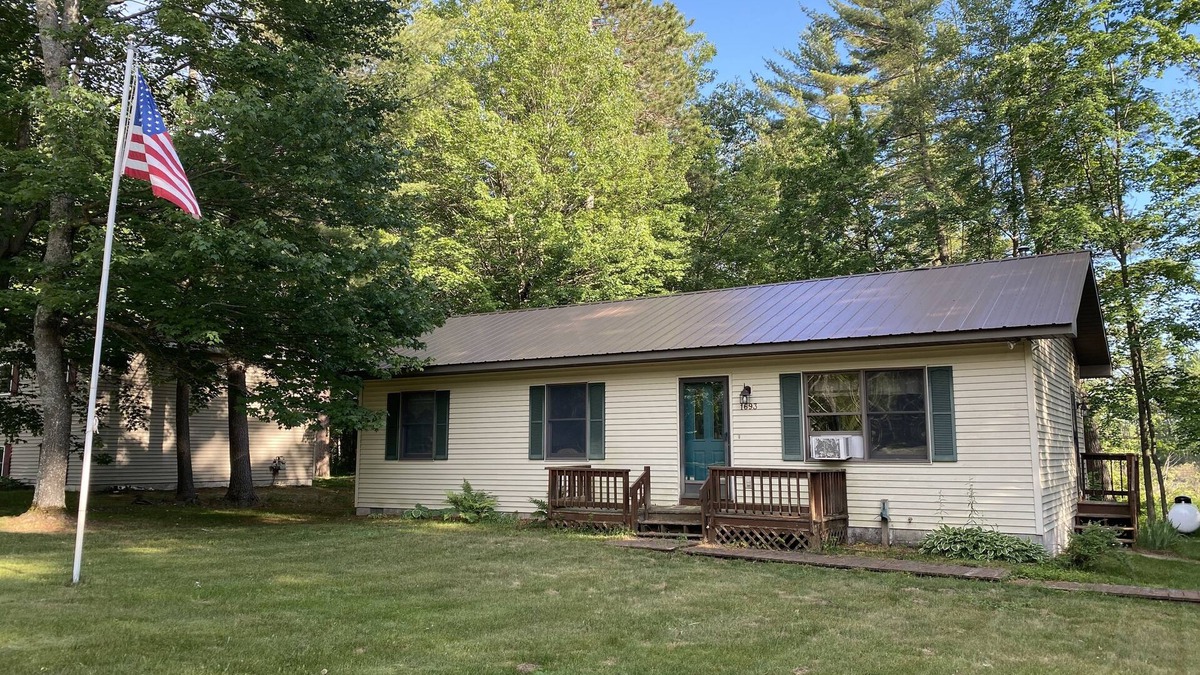 Gaylord House | Peaceful and Charming Home in the Heart of Northern MI