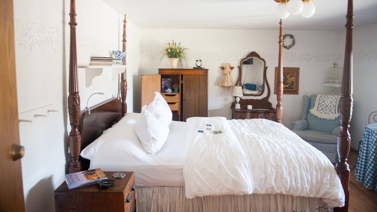 Emigrant Bed & Breakfast | Peaceful and Private 900sq/ft private suite next to the Yellowstone River