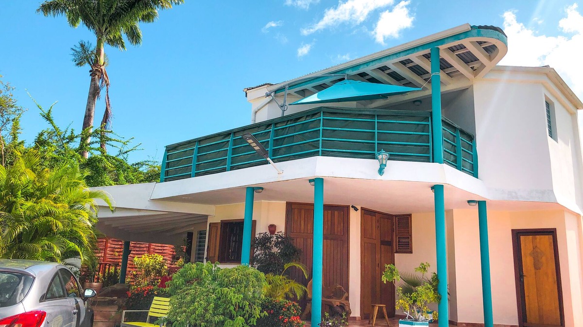 Sainte-Anne Apartment | Peaceful and spacious APT, with balcony + Jacuzzi 5min from beach