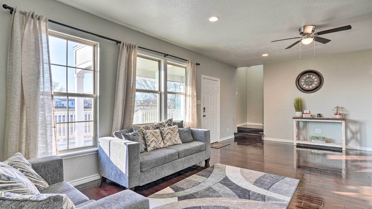 Atascosa House | Peaceful Atascosa Home w/Balcony & Deck!