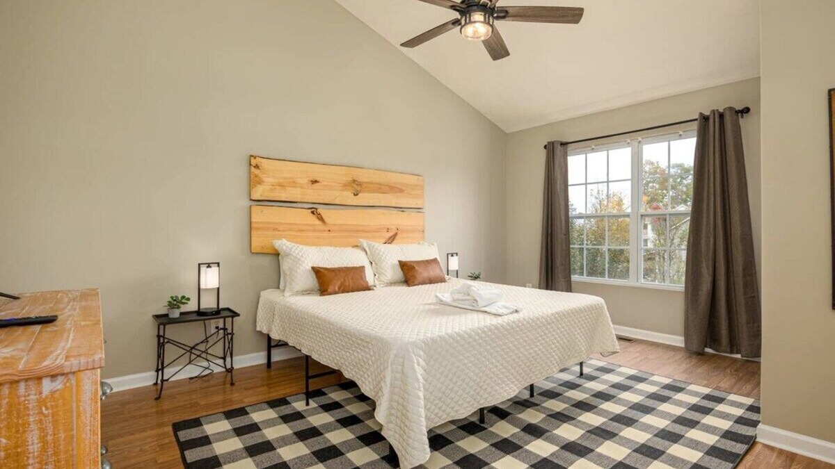 Sevierville Condo | Peaceful Autumn Escape | Hot tub + Pet Friendly