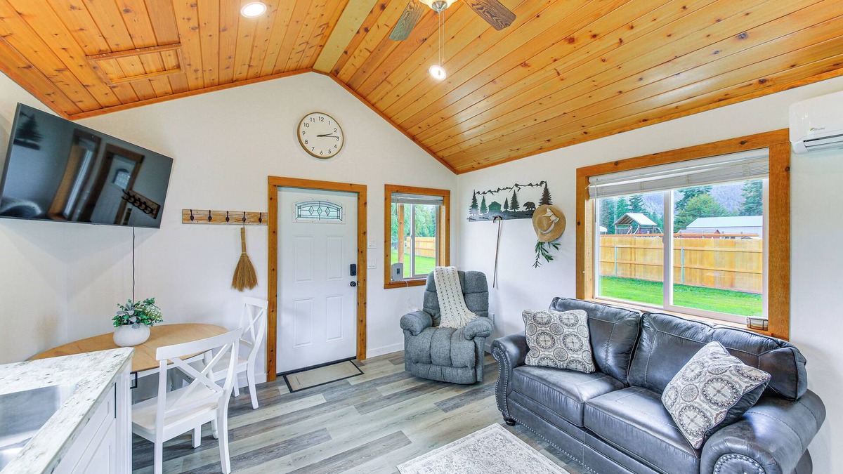 Bonners Ferry Cabin | Peaceful Bonners Ferry Cabin w/Deck & Mtn Views!