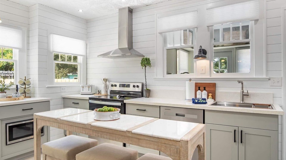 Bradenton House | Peaceful Bungalow Near Ana Maria Island Ferry 2BR, Outdoor Space & Parking