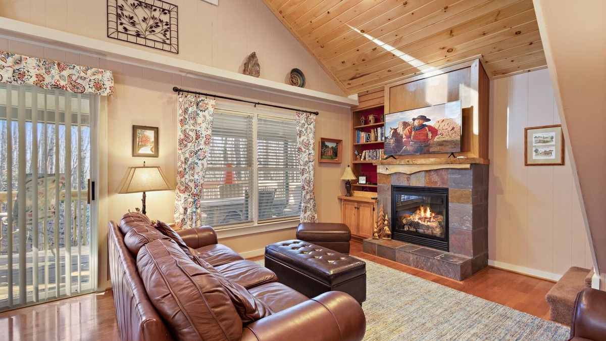Beech Mountain Cabin | Peaceful Cabin Near Many Activities