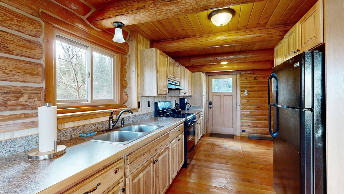 Polebridge Cabin | Peaceful cabin on 21 acres with a wood stove - near Glacier National Park