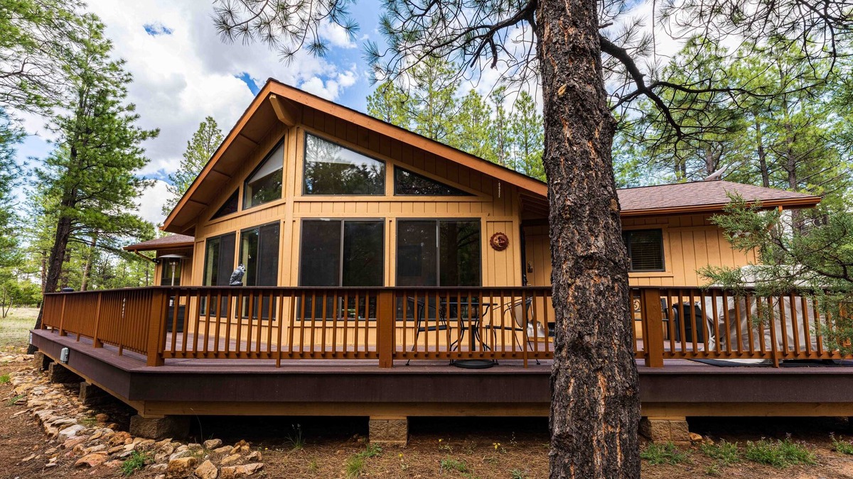 Happy Jack Cabin | Peaceful cabin retreat nestled in the Pines. w/StarLink!