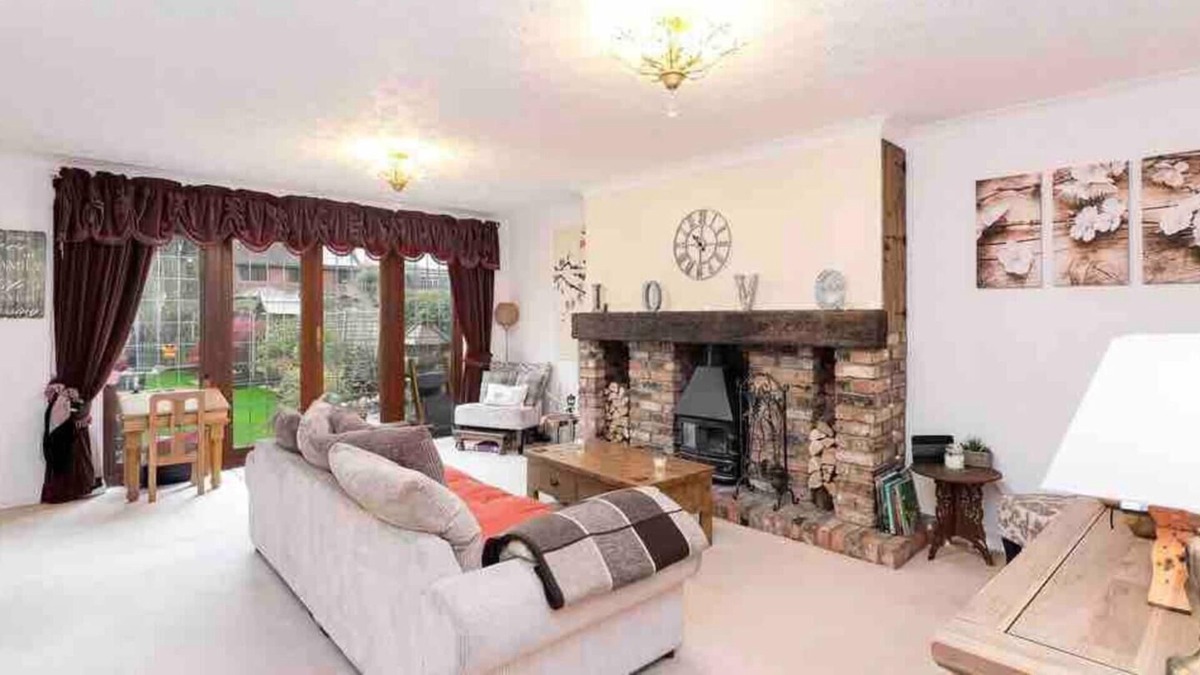 Hoddesdon House | Peaceful,Captivating Home with Idylic Surroundings