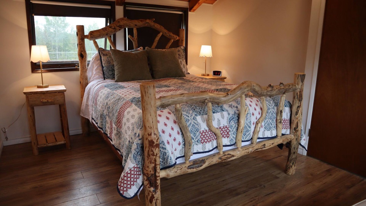 70 Mile House Ski Chalet | Peaceful Chalet! Renovated Whole House on Taylor Lake in the Cariboo