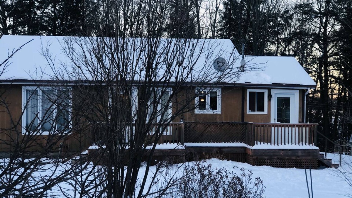 Lac-Brome House | Peaceful Chalet w/ WIFI in Lac Brome