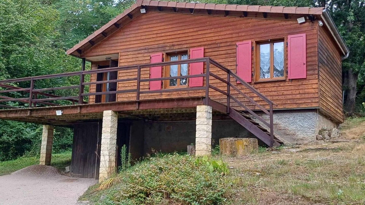 Jenzat Cottage | Peaceful chalet with garden and wifi in Jenzat